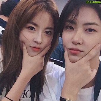 Bae Da-bin - 9.9K Likes - -
뜨거웠던 여름의 시작과 끝에서 ‘내아이디는 강남미인’을 통해
윤별이를 만나 정말 행복했습니다.따듯한 격려와 응원의 말로 끝까지 함께해주신 시청자 여러분들께 감사드린다는 인사 꼭 전하고 싶어요.
#내아이디는강남미인 의 모든 선후배 배우분들과 제작진분들 그리고 뒤에서 항상 고생하는 회사식구들과 매니저 다빈이,스타일리스트 지원이,수연쌤,박하쌤 우리 라이도 너무 고마워요.
서툴고 부족한 모습에도 보내주시는 과분한 마음들과 사랑에 보답 할 수 있도록 앞으로도 꾸준히 고민하고 나아가는 모습 보여드리도록 노력할게요. 지켜봐주세요!🖤
/
Between the beginning and end of the hot summer through 'My ID is Gangnam Beauty' I was very glad and happy to meet and play the character Yoonbyul. I would just like to say a huge thank you to all the viewers, for the warm words of! encouragement and support till the end. To all the cast and crew in 'My ID is Gangnam Beauty' directors, actress, actors everyone behind the scene I would like to give them a round of applause and say thank you. I would also like to say special thanks to my manager Dabin, stylist Jiwon,Suyeon and Bakha,SM C&C family and my gorgeous dog Lai. Despite my lacking skills as an actress I have received lots of love and encouragement. I would like to return that by continuing to make improvements and becoming a better actress so keep your eyes on me. Luv u all 🖤