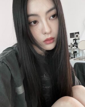 Bae Gang-hee Instagram - 더위 조심 하세요