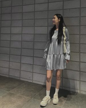 Bae Woo-hee Instagram - #다우렌의결혼 보러👰🏻‍♀️ 너무 신나고 따뜻했다🪽
사랑둥이 성은이랑 함께🖤