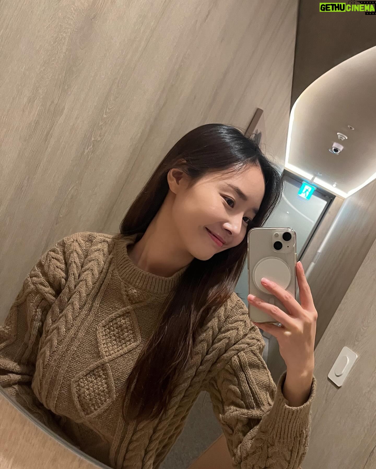 Bae Woo-hee Instagram - 가운입은 내친구 진방화 멋있어🫶🏻 미술관 같은 병원 같은 미술관 같은.. 너무 아늑해♡ 원장님 관리 섬세함 끝판왕 #수담의원