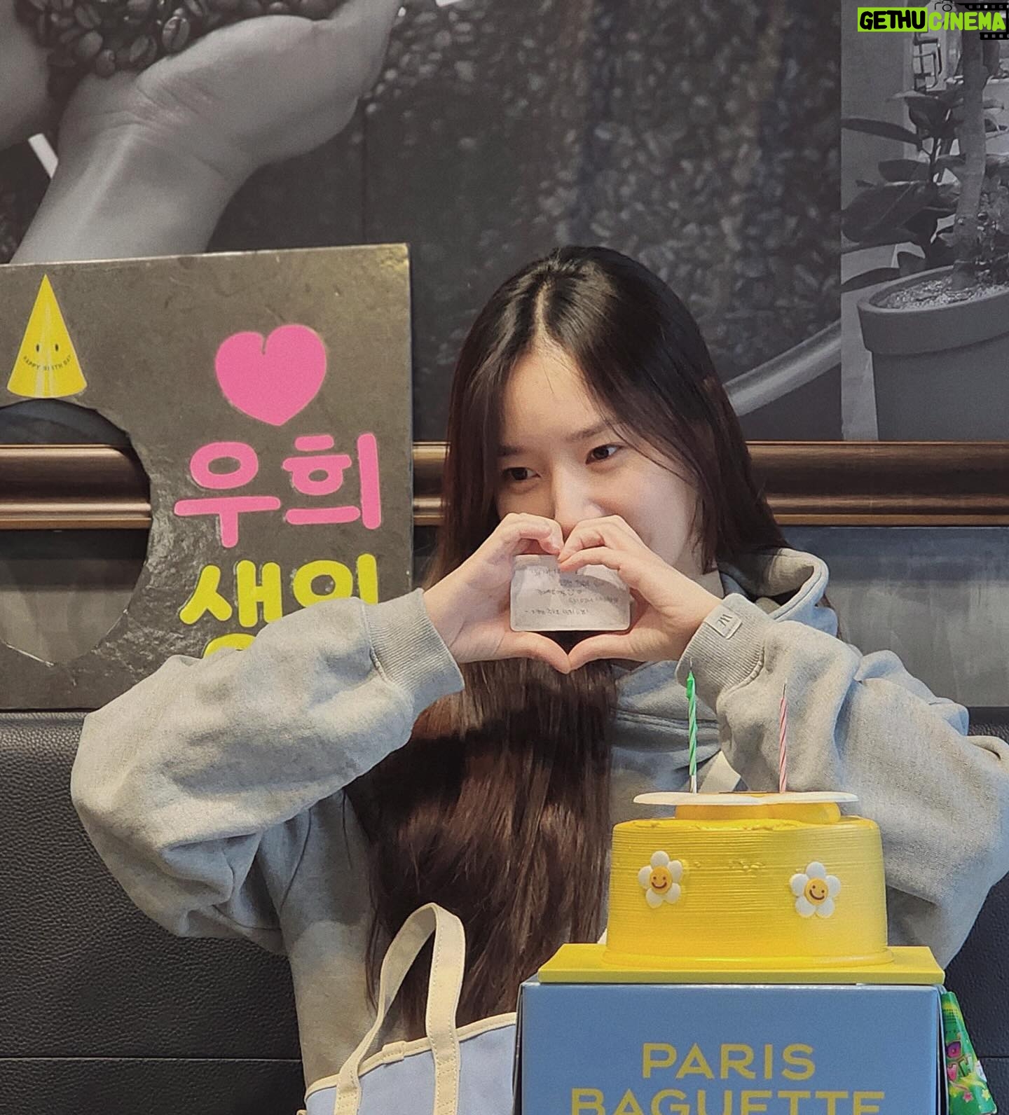 Bae Woo-hee Instagram - 아침에 카페에서 생일축하 당했 #231121 🫶🏻