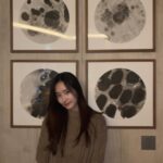 Bae Woo-hee Instagram - 가운입은 내친구 진방화 멋있어🫶🏻 미술관 같은 병원 같은 미술관 같은.. 너무 아늑해♡ 원장님 관리 섬세함 끝판왕 #수담의원