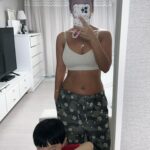 Bae Yoon-jung Instagram - 태생적으로 마를수없는몸이지만(떡대,뼈가너무큼) 그래도 1년전 한약다이어트를시작해 13키로빼고 정상인몸으로돌아온게 1년중 저에겐 가장큰 잘한일중하나🙏 이제 유지를 언제까지하느냐가 젤중요하네요 아이낳기전몸으로 가기에는 이제 운동을해서 탄력을만들어야할듯요😮‍💨 운동싫고 먹는거 완전조절못하시는분들 상담이라도함받아보세요!! 저 이제 계약이끝나서 한의원에서 혜택을드리는게 이번이 마지막이라고하더라구요🥹 꼭 상담이라도받아보시고 독하게준비하셔서 자존감올리고 이쁜옷많이 입으세요‼️ 거울보는재미가생기면 더 욕심납니다~ 다이어트상담신청은 담주일요일까지구여 링크는 제 프로필에 올려놨어요🩶