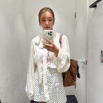 Bae Yoon-jung Instagram - 결혼식갔다 사우나동생. 학원동생.스피카동생 다만나네😉 난왜 어딜가나 언니여🥲 보형아!!넘 아름답더라... 막둥이가 언제 이렇게커서 결혼을🙏 오늘 넘 행복해보이더라..👍👍 . . . #결혼식#하객룩#화이트오바였나#행복해👍