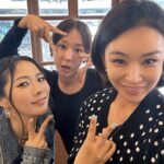 Bae Yoon-jung Instagram - 아니 있잖아요 오늘 밉지않는관종언니에 나와요... 세상센스있는 지혜가 불러줘서 냅다 다녀왔드랬죠 유부녀들 엄마들모이십쇼👍 근데 거짓말안하고 너무 우껴요.. 😎 6시15분에 업로드한데요 다들 뛰어가주세요❤️ . . #밉지않은관종언니 #엄마도좀쉬자 #이지혜#허니제이#배윤정