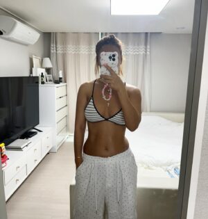Bae Yoon-jung Instagram - 눈바디🩶