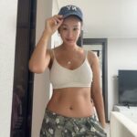 Bae Yoon-jung Instagram - 태생적으로 마를수없는몸이지만(떡대,뼈가너무큼) 그래도 1년전 한약다이어트를시작해 13키로빼고 정상인몸으로돌아온게 1년중 저에겐 가장큰 잘한일중하나🙏 이제 유지를 언제까지하느냐가 젤중요하네요 아이낳기전몸으로 가기에는 이제 운동을해서 탄력을만들어야할듯요😮‍💨 운동싫고 먹는거 완전조절못하시는분들 상담이라도함받아보세요!! 저 이제 계약이끝나서 한의원에서 혜택을드리는게 이번이 마지막이라고하더라구요🥹 꼭 상담이라도받아보시고 독하게준비하셔서 자존감올리고 이쁜옷많이 입으세요‼️ 거울보는재미가생기면 더 욕심납니다~ 다이어트상담신청은 담주일요일까지구여 링크는 제 프로필에 올려놨어요🩶