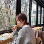 Bae Yoon-kyung Instagram – 모닝 베이글 🥯🥯🥯