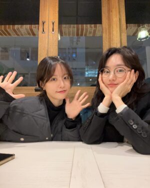 Bae Yoon-kyung Instagram - 🫶🏻