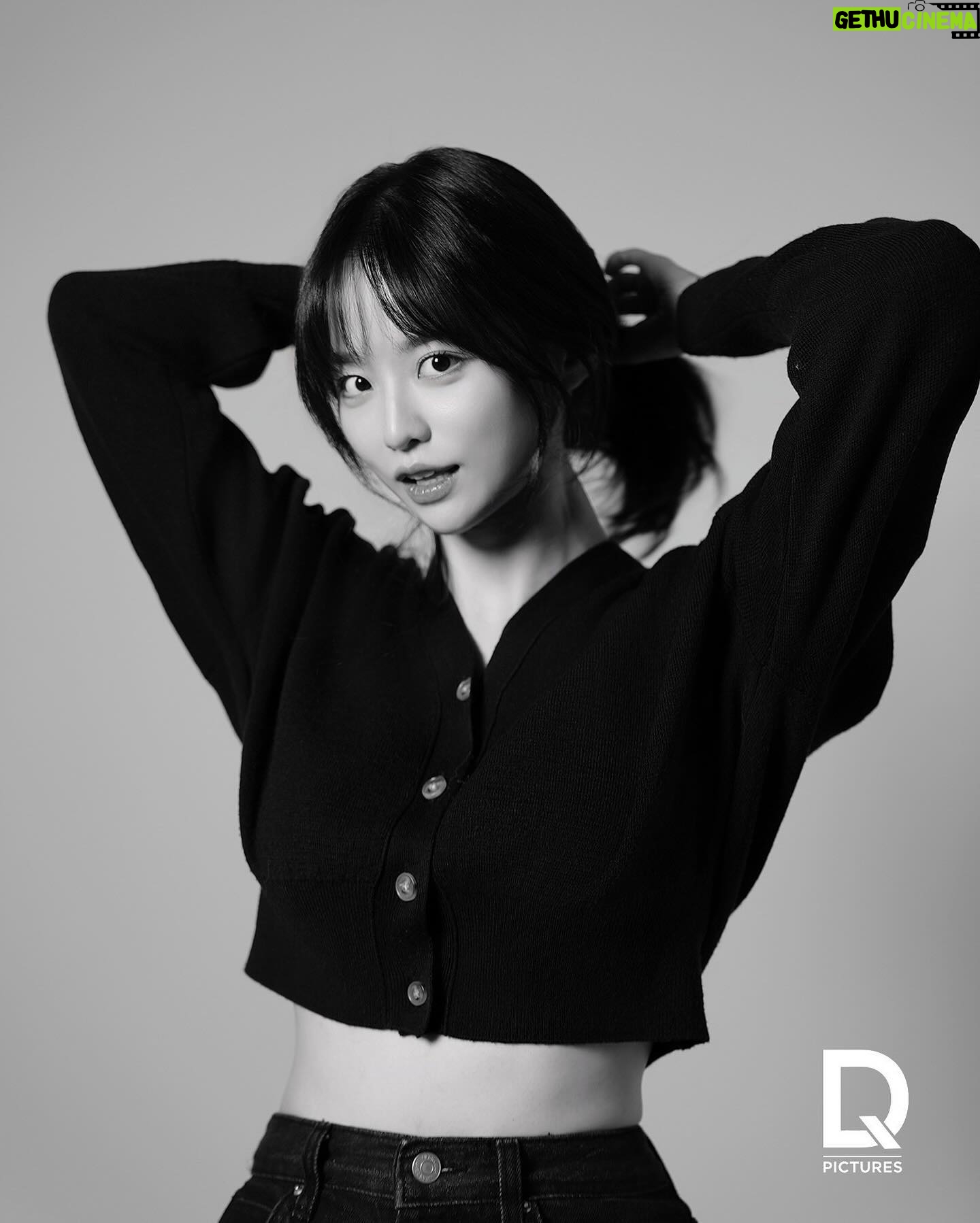 Bae Yoon-kyung Instagram - 찍어봐야 안다구 해서 다녀왔지요📸 믿고 가세요! 🙋🏻♀️🎞️🖤 @dqpictures_