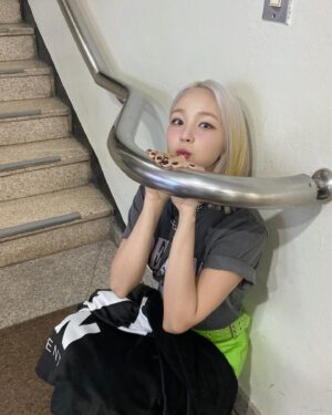 Baek A-yeon Instagram - 한주 꽉차게 활동하고 마무리한
#라임 활동 끄읕!💚