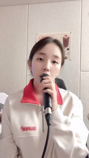 Baek A-yeon Instagram - ‘별 - 진심’ 진심챌린지 by 백아연

#백아연 #BaekAYeon
#별 #BYUL #진심 #진심챌린지