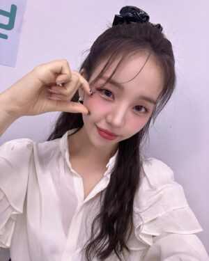 Baek A-yeon Instagram - #월간더스테이지 💕💜🫶🏻