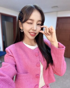 Baek A-yeon Instagram - 🩷🌸