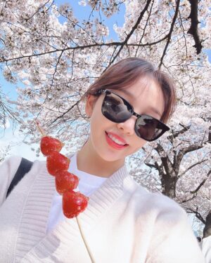 Baek A-yeon Instagram - 🌸
