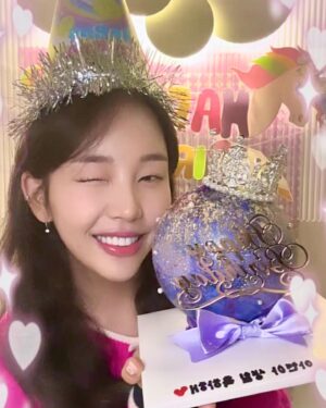 Baek A-yeon Instagram - 💜생일 축하 해주신 모든분들 고맙습니다💜

셀카 찍은게 없어서 캡쳐해서 사진 올리기,,😆