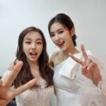 Baek A-yeon Instagram - 언니랑 같이 춤출수 있어서 영광이었어요💜🥰 #복면가왕 #음색여신 팀은 저희였습니다!!😘😆☺️ #박기량 #백아연