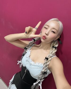 Baek A-yeon Instagram - 한주 꽉차게 활동하고 마무리한
#라임 활동 끄읕!💚