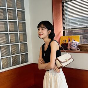 Baek Jin-hee Instagram - 출근길🩵