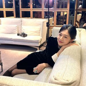 Baek Jin-hee Instagram - 1️⃣2️⃣1️⃣4️⃣🖤🩶