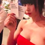 Bai Ling Instagram - Click the link in my bio for new #2024 gifts I made for you in my #fashionshop @bailinghollywoodpopularshop @quarantineromancee Sharing 10 candid photos of me last night in a #stunning #christmas #party which one do you want like? What a #fun #christmasdinner party I had so much fun with my friends, #eating #playingcards #dancing #tellingjokes playing #guitar and just chill … Thank my friends for inviting me, to this #amazing #hollywood house party watching the beautiful city view of #losangeles and just feel the #christmasfeeling of love and contentment of #harmony …….. I love #holidayseason because I get to connect with normal life and people in a very beautiful normal way, I love life when it is in a beautiful harmony , everything seams so natural and at ease, that’s exactly what I had and thats magical to me. Grateful! Cookie: I am not looking, but my heart is open and excited to receiving beautiful magical things, to allow and to welcome another levee of #abundance and new love into my life. I give permission to Angels to show me amazing #miracles in the new 2024. Love from #Hollywood 💝😛🛍 #bailingmovie #fashion #healthylifestyle #bailingfashion #白靈 #白靈電影 #白靈時尚 #白靈的小蠻腰 #positivevibes