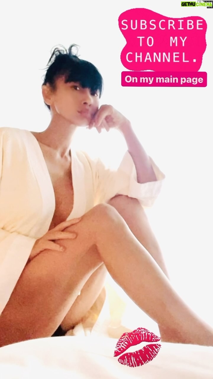 Bai Ling Instagram - #happyeaster everyone, whatβs your plan on this weekend? I just posted a hot story on my subscriber channel thought just let you know, you can subscribe me on my main page, I know it will give you a big smile and you will like it πππ So you know if I work out? And how often? What do I do for #workout ? Cookie: Trust, all the beautiful things are on its way to you. Love ππ Click the link in my bio for #bailinghollywoodshop And Donβt forget to check out my movie Back Home #δΈζθΏζΈ itβs opening here in #amarica and #canada in #theater near you πΏππ #healthylifestyle #healthyeating #healthymind #positivevibes #positivethinking #positivethoughts #gym #workout #bailingmovie #bailingfashion #fashion #style #η½ι #η½ιι»ε½± #η½ιζε° #η½ιηε°θ »θ
° #ε₯θΊ« #abs #leg #workoutmotivation #fashionblogger #hollywood #trendsetter
