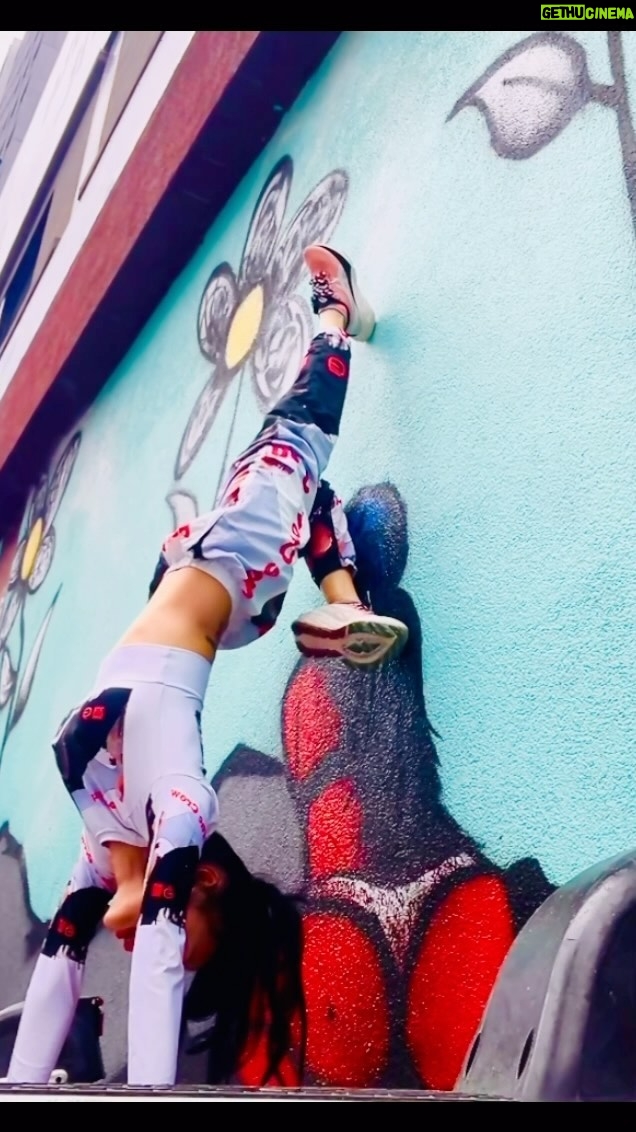 Bai Ling Instagram - Which #Handstands you like more? I am doing 2 of them for you in this video watch it to the end. I think the 2nd one is super sexy haha Yes #handstandchallenge ready? Yes I am #challenge you everyone. So you shall share me a fun video showing me how you do it ok? I have not down it for a while but still can do it anywhere and anytime pretty cool. I was walking around in #denver #colorado trying to find a #mirror heard itβs #famous here, but could not find it, so I did the first one and suddenly I saw the #mirrors while I was walking back to my #grandhyatt hotel haha #guardiansofangel always hear us and show us the way to where we want to go, and I just followed and found the best #wallpainting you could find wow a woman βs beautiful big butt π€£ππ₯πππ π₯π Click the link on my bio to my #bailinghollywoodshop to order what I am wearing #thecrowcollection Ok now get ready for the show #nightmaresincolorado start at 5pm to 10pm then my #liveshow at 11pm on my #subscribechannel so excited . My panel talk is at 2pm on Sunday . See you soon Love from #denvercolorado πππ Cookie: Challenge yourself to go beyond your physical ability, you might be surprised what your body actually can do, because I never doubted that I cannot do there for I can. Your mind and body work together in harmony thatβs how you do it, because when there is no conflict, then there will be no obstacles. Trust! #bailing #hollywood #handstandchallenge #healthylifestyle #workout #workoutmotivation #ads #bailingbeautysecret #bailingmovie #bailingfashion #η½ιι»ε½± #η½ιζε° #η½ιι»ηε°θ »θ
°