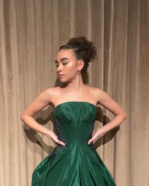 Bailey Bass Instagram - I had a fabulous time at the Red Carpet Green Dress Gala last night. 
Thank you so much @suzyamiscameron and @iam_samata for inviting to into this sustainable fashion @rcgdisglobal community. 
Beautiful conversation and connection. 
Thank you @zacposen for gracing me with this stunning archived look🤍
Looking forward to the Oscars🤭

Styling: @andrewgelwicks in @zacposen 
Hair: @hairbycassy 
Makeup: @karinamilan__ 
#sustainablefashion #rcgd