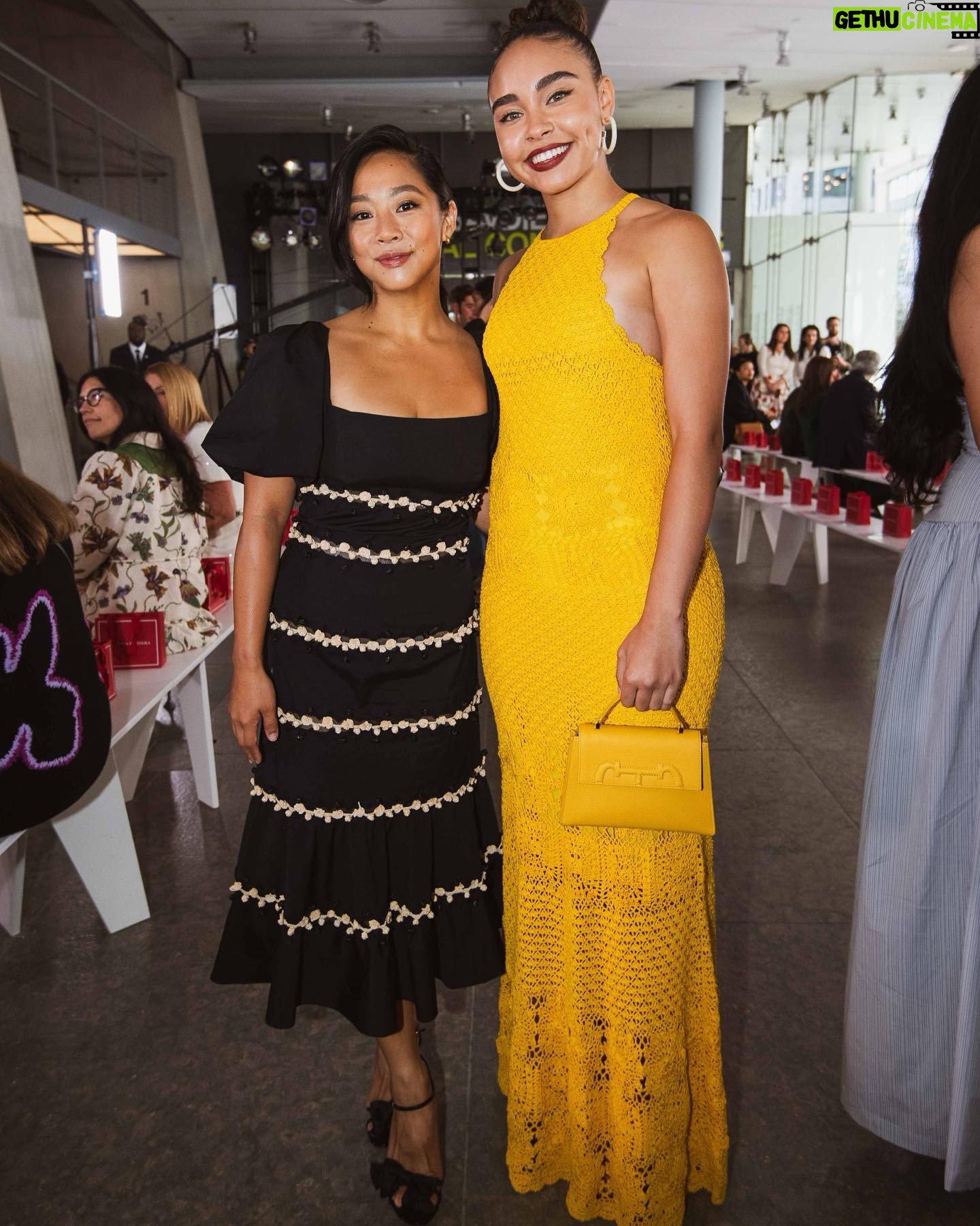 Bailey Bass Instagram - @carolinaherrera 💛💛💛