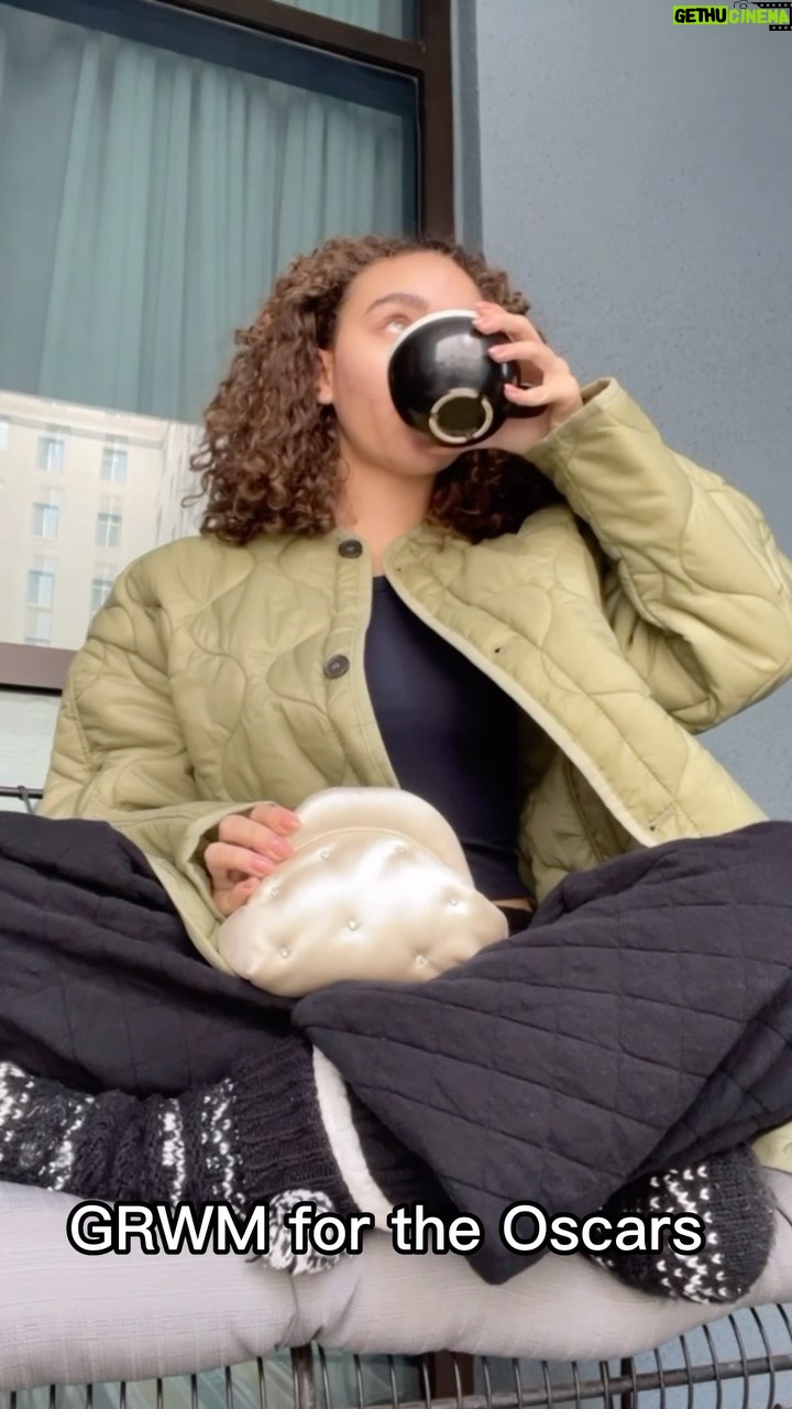 Bailey Bass Instagram - Breakfast. Glam. Custom look featuring the most adorable custom @katespadeny quilted cloud clutch💖 Oscars Ready!! Styling: @andrewgelwicks in custom @zacposen @rcgdisglobal dress and custom @katespadeny bag Hair: @hairbycassy using @curlsmith_official Makeup: @karinamilan__ Nails: @beauty_gardenbytatiana #oscars #academyawards #avatarthewayofwater #tsireya #sustainablefashion