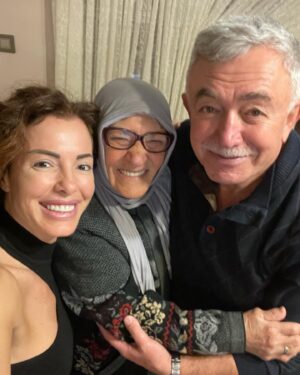 Banu Akdeniz Instagram - Benim babam, onun oğlu , onun annesi benim babaannem 😂😂😂💃💃💃 Rabbim ayırmasın bizi inşallah 🙏 #turanakdeniz #gülhanımakdeniz