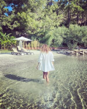 Banu Akdeniz Instagram - Bukowskiyle beraber bir #tbt gelsin “İnsanların seni en çok sevdiği zaman ,onların işine en çok yaradığın zamandır.”