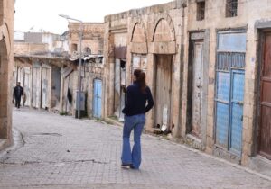 Banu Akdeniz Instagram - Mardin Midyat sokakları #Hercai ❤️