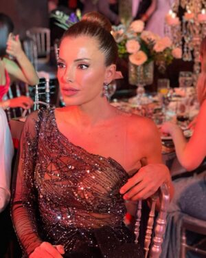Banu Akdeniz Instagram - Baktığım her yerde Aşk görüyorum bu gece 🥰 #meltemsametevleniyor
