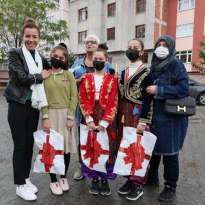 Banu Akdeniz Instagram - Yine çok şükür Rabbim’e bugünde Şehit jandarma Onbaşı Orkun Eyice kütüphanemizin açılışını dualarla yaptık.Başta Ordu Valimiz Tuncay Sonel ve Ordu Milli Eğitim Müdürü  Mehmet Fatih Vargeloğlu olmak üzere emeği geçen herkese sonsuz teşekkürler.Şehitlerimizi unutmayalım unutturmayalım onlar bizler için gözlerini kırpmadan canlarını feda ediyorlar,isimleri yaşatalım🙏#şehitorkuneyice  #ordukumruilçesi