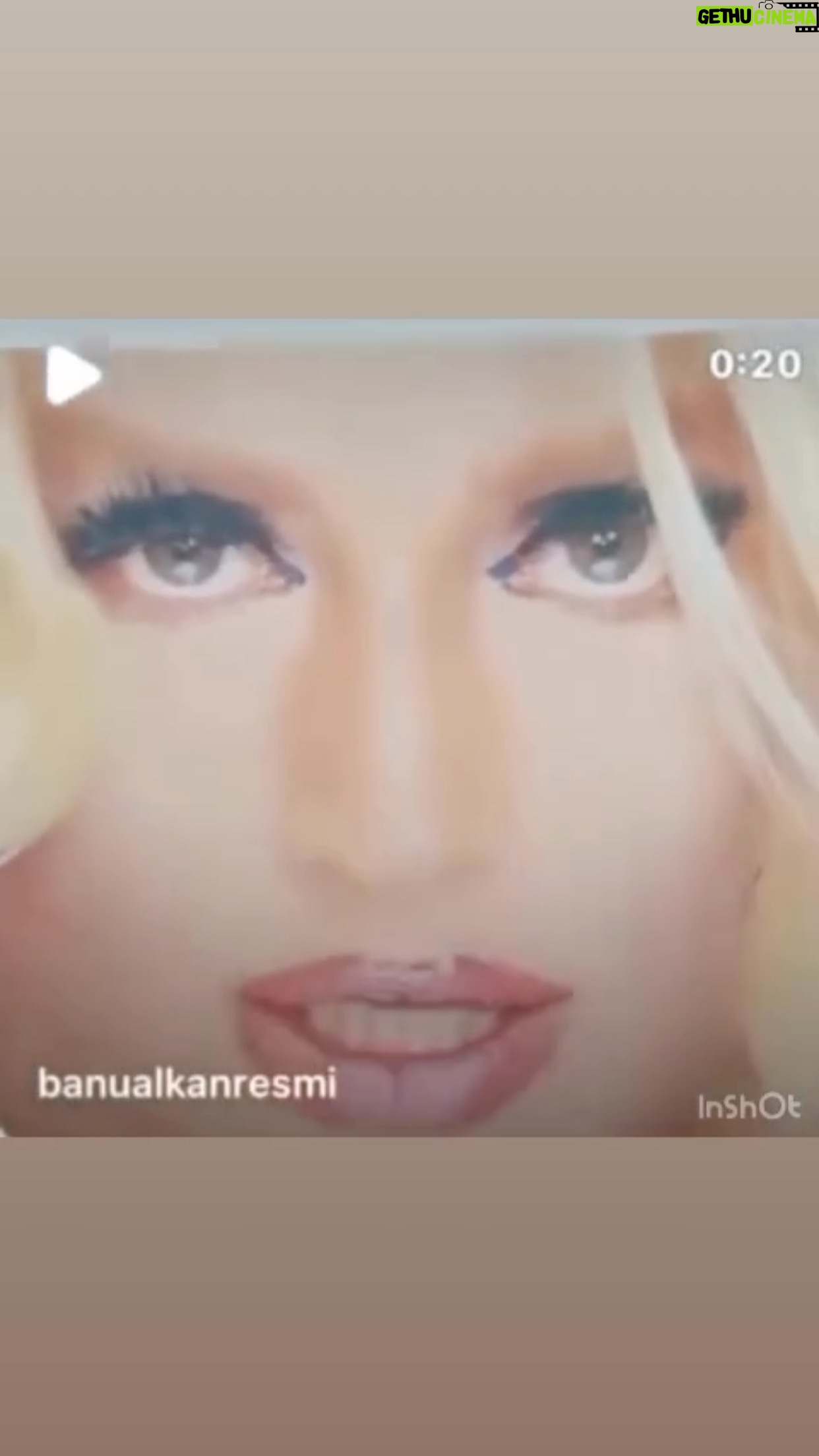 Banu Alkan Instagram - ÖP DUDAKLARIMI BU ŞARKI YAZA DAMGASINI VURACAK#istanbul #india dubai #paris #london #berlin @kyliejenner @banualkanresmi