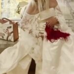 Banu Alkan Instagram - KYLİE JENNER BİRKEZDAHA TAKLİT ETTİ BANU ALKANI BİRYIL BEKLEDİ VE ALTIN KELEBEK ÖDÜL TÖRENİNDE GİYMİŞ OLDUĞUM KUMAŞI RENGİ KALİTESİ AYNI#istanbul #india #dubai #paris #berlin #lodon #newyork @kyliejenner @banualkanresmi @jlo