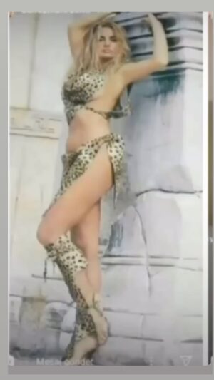 Banu Alkan Instagram - AFRODİT FİLMİMDEN BİR KARE#istanbul #newyork #paris #india #dubai #london #berlin @kyliejenner @y