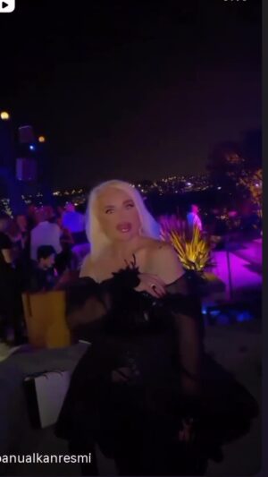 Banu Alkan Instagram - YÜZYILIN STARI ÖDÜLÜNÜ ALDIKTAN SONRA DANSEDEREK KUTLADIM#paris #istanbul #dubai #india #london #berlin @haileybieber  @kyliejenner banu Alkan