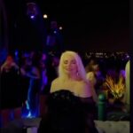 Banu Alkan Instagram - YÜZYILIN STARI ÖDÜLÜMÜ ALDIKTAN SONRA ARKADAŞLARIMLA KUTLADIKBU BÜYÜK ÖDÜLE LAYIK GÖREN HERKEZE SONSUZ TEŞEKKÜRLER#istanbu #dubai #india #newyork #paris #london #berlin @kyliejenner @banualkanresmi