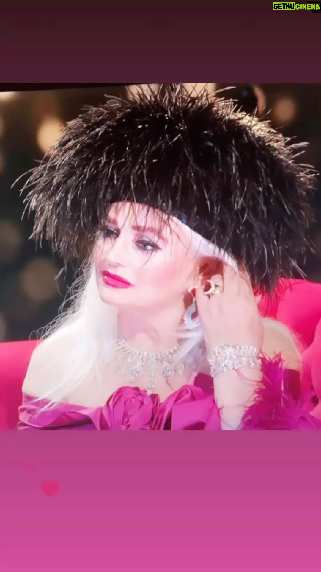 Banu Alkan Instagram - KATARSİS PROGRAMINDAN GÖRÜNTÜLER MAYIS’TA YUTUP KANALINDA#istanbul #izmir #india #dubai #ankara #newyork #paris #london #berlin @kyliejenner @banualkanresmi