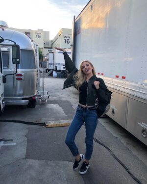 Bar Paly Instagram - 👆 how I feel arriving on set every morning. Now, who is ready for some serious #NCISLA action TONIGHT? 🙋‍♀️🍿🎬