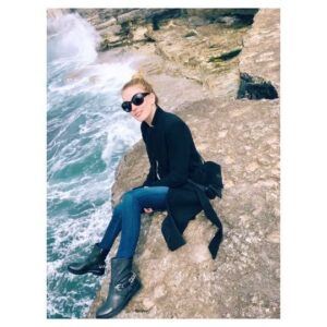 Bar Paly Instagram - Luv me a bit of DRAMA 🖤🌬