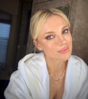 Bar Paly Instagram - Sending ❤️ & gratitude to all #NCISLA fans! You guys made this wild ride beyond worthwhile. And a huge thank you to the #BestCastAndCrew in town for taking me on the ride & making it so much fun! #LastSetSelfie #NCISLAfamily 🥹❤️🙏