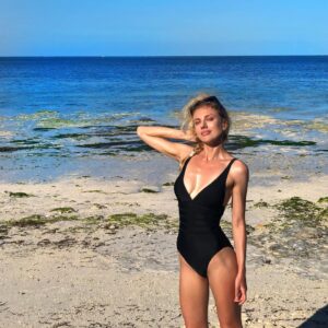 Bar Paly Instagram - Smell the sea and feel the sky, Let your soul and spirit fly. 🙌🐠🌊☀️🎶
