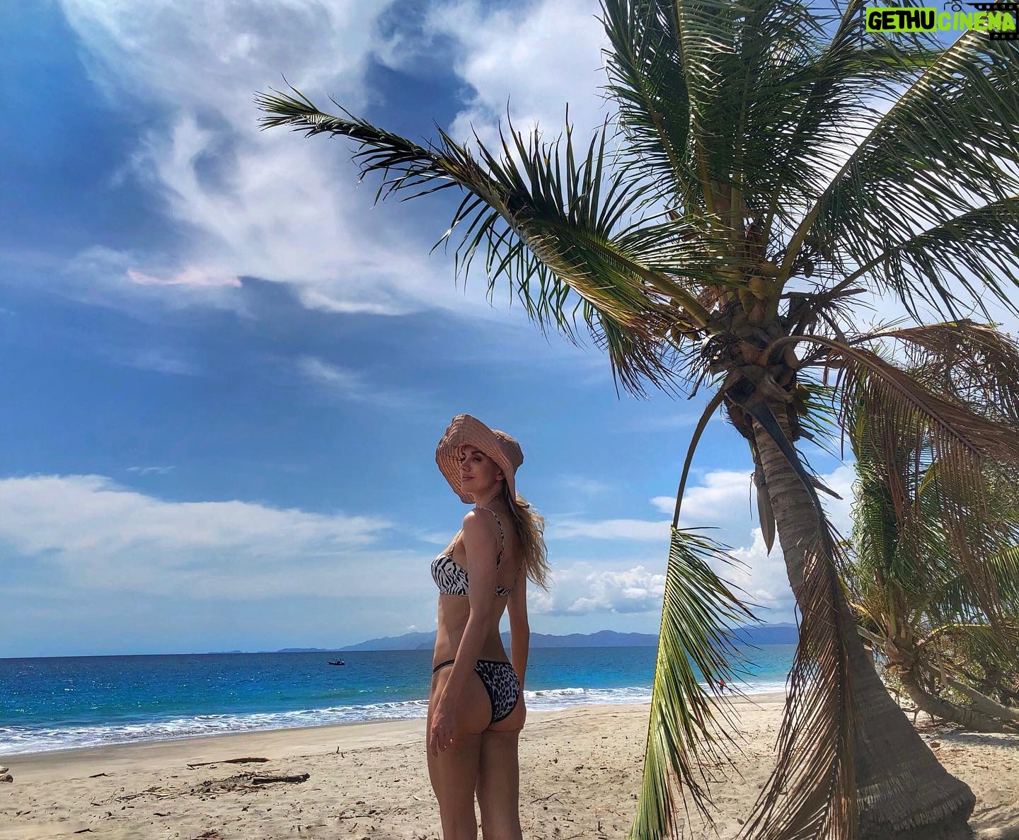 Bar Paly - 5.9K Likes - When you make your instalife look like an endless vacation 🙃