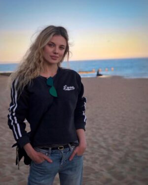 Bar Paly Instagram - Resting #beach face 😉 🌅 #RBF