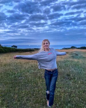 Bar Paly Instagram - Running to give you all a #SociallyDistant , warm & fuzzy #HUG 🤗  #AllYouNeedIsLOVE