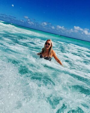 Barbara Alyn Woods Instagram - Sometimes you just gotta say, “What the f..k”
(Risky Business inspired trip) 🌴