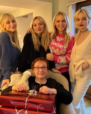 Barbara Alyn Woods Instagram - My two greatest gifts in life…Being a daughter to @pwoods1129 and being a MOM to @natalynlind @emilylind @alyviaalind #happymothersday !!!! 💗💗💗💗💗💗💗💗